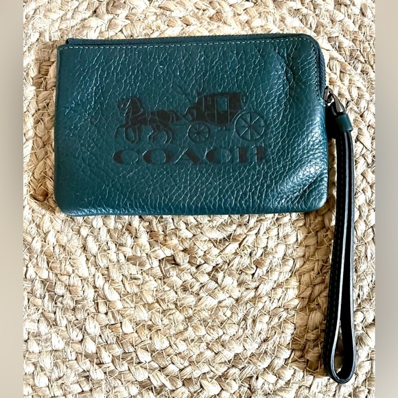 EUC COACH Corner Zip Wristlet w/Horse & Carriage, Forest Green; Approx 6” X 4” - Picture 1 of 14